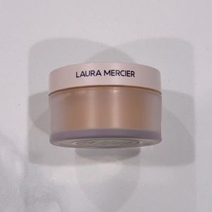 Laura Mercier | Translucent Setting Powder in Honey